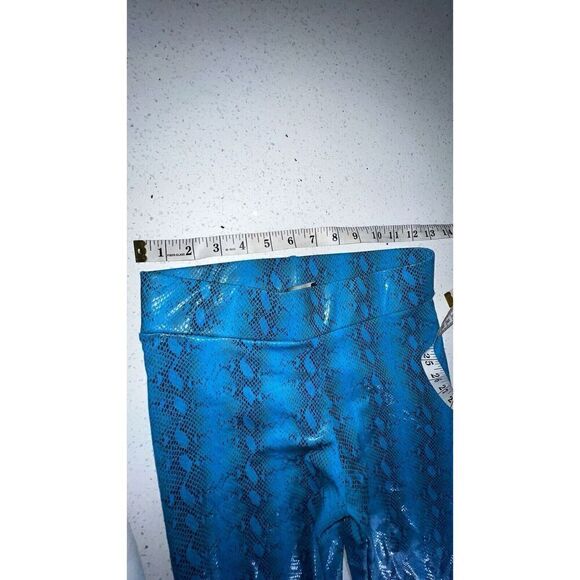 LAKRIS Women Workout Set Blue Snakeskin 2 Pieces Leggings Criscross Bra Size XS - Picture 12 of 16